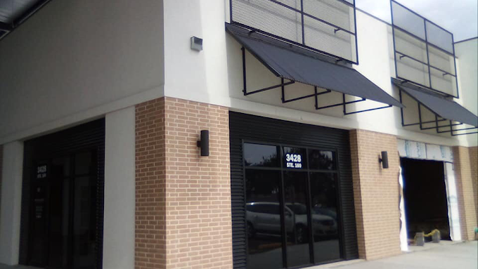 Plaza Del Norte exterior shown on Musical Living Academy’s contact page